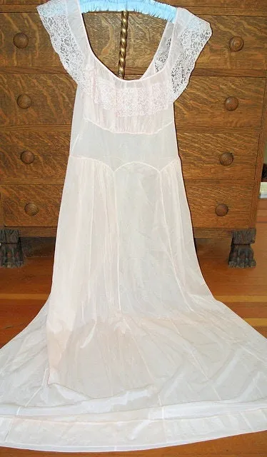 VINTAGE 50s Nightgown,Romantic Night Gown,Dreamy Baby Pink Nightie,Pink Nylon and French Lace, MCM,Collectible Vintage Lingerie,Gift For Her