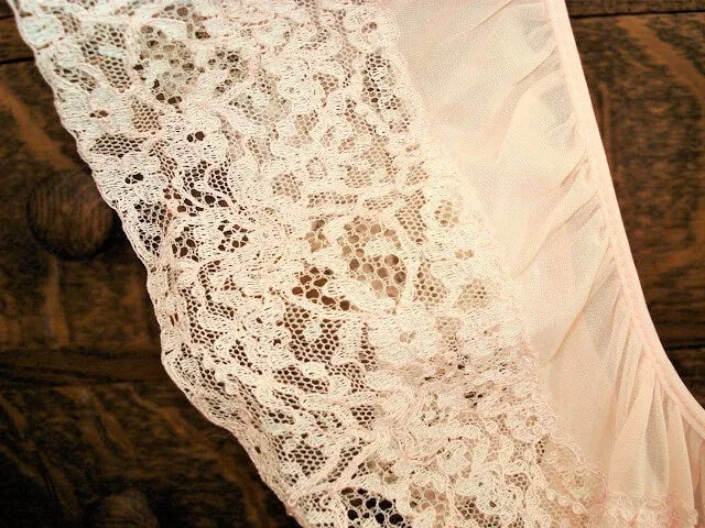 VINTAGE 50s Nightgown,Romantic Night Gown,Dreamy Baby Pink Nightie,Pink Nylon and French Lace, MCM,Collectible Vintage Lingerie,Gift For Her